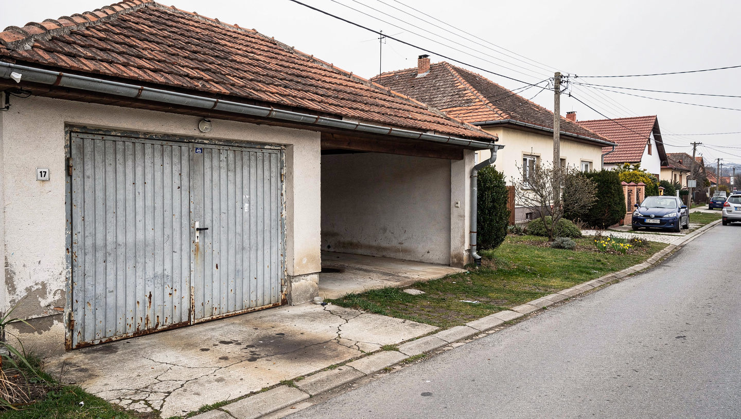 Beálló eladó társasházi szinten (Győr) — Győr