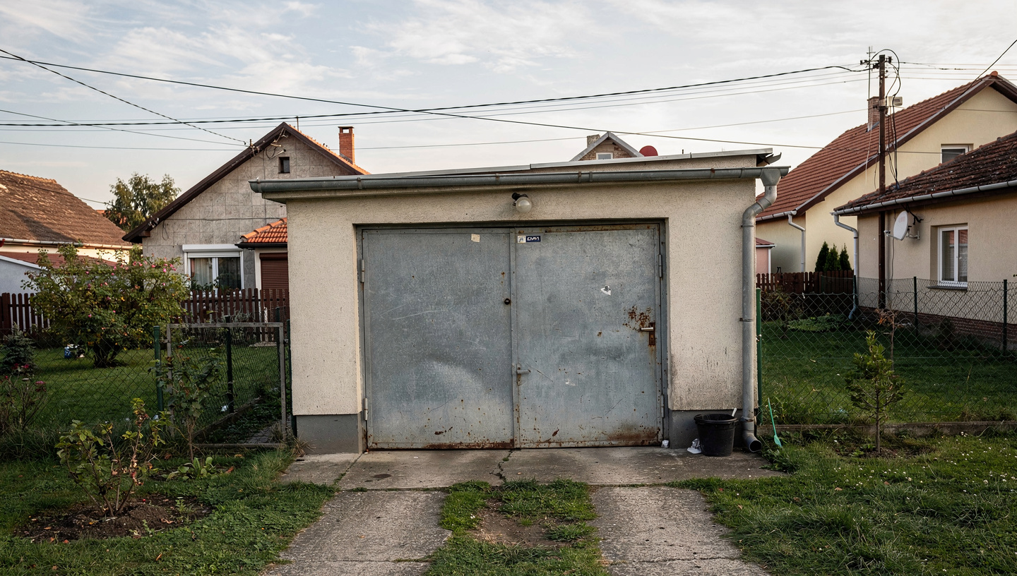 Zárt garázs eladó — Nyíregyháza — Nyíregyháza