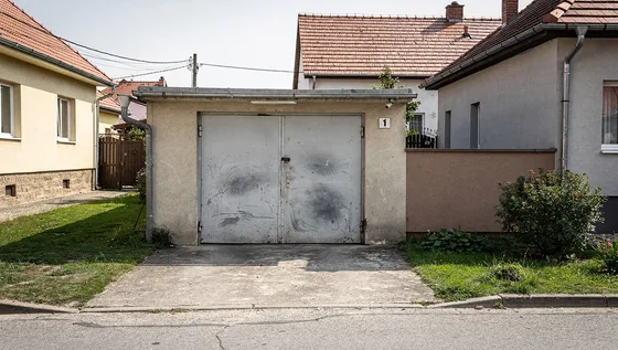 Eladó garázs Veszprém belvárosában — Veszprém