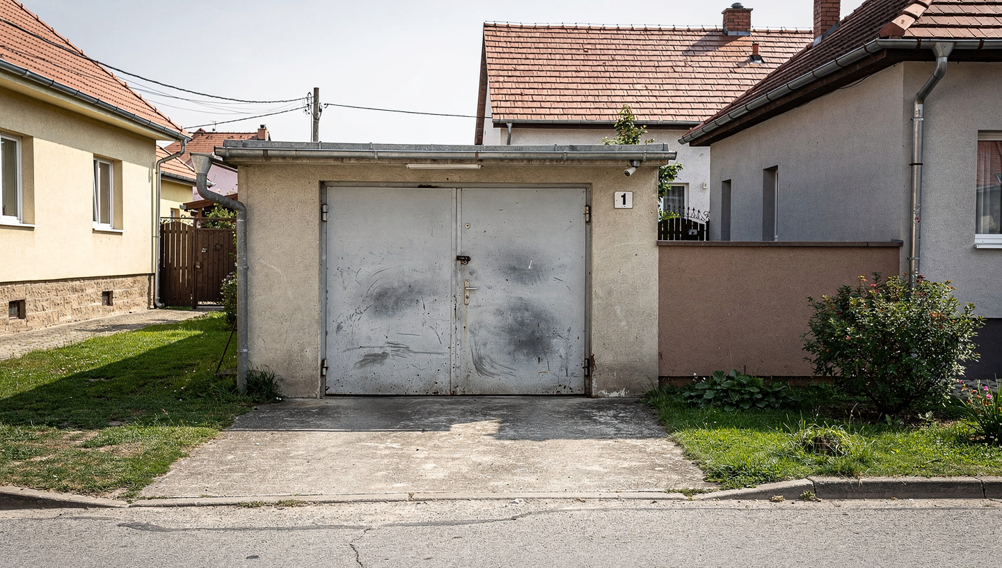 Eladó garázs Veszprém belvárosában — Veszprém