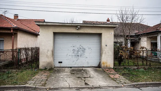 Kamerás garázs kiadó (Kecskemét, Belváros) — Kecskemét