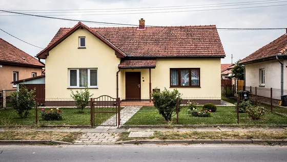 Eladó kertkapcsolatos ház Szörény mellől — Szörény