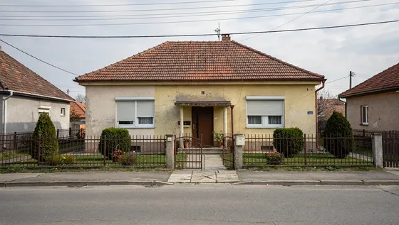 Eladó kertkapcsolatos ház Tiszakürt mellől — Tiszakürt