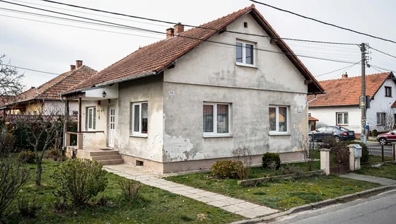 Eladó részben felújított ház Kőröshegy vonzáskörzetében — Kőröshegy