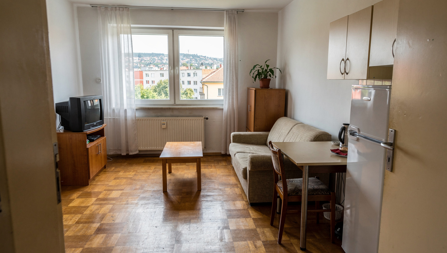 Újszerű lakás parkos környezetben (Veszprém) — Veszprém