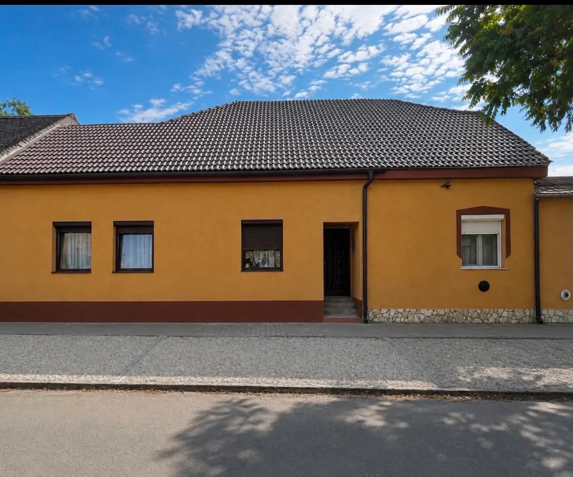 TELJESEN FELÚJÍTOTT, 94 m²-ES LAKÁS ELADÓ BAJA JÓZSEFVÁROSI RÉSZÉN! — Baja