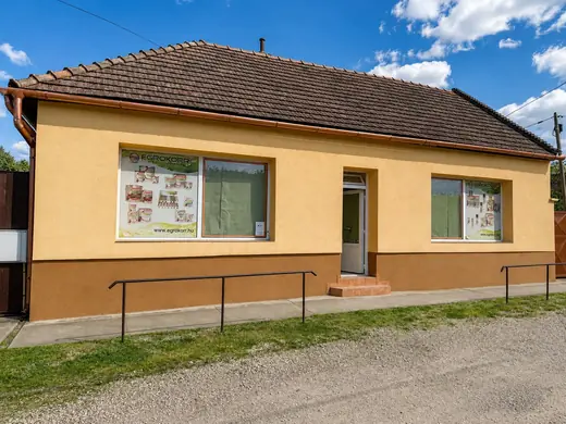 ELADÓ ÜZLETHELYISÉG SÜKÖSDÖN – KIVÁLÓ BEFEKTETÉSI LEHETŐSÉG! — Sükösd – Ósükösd